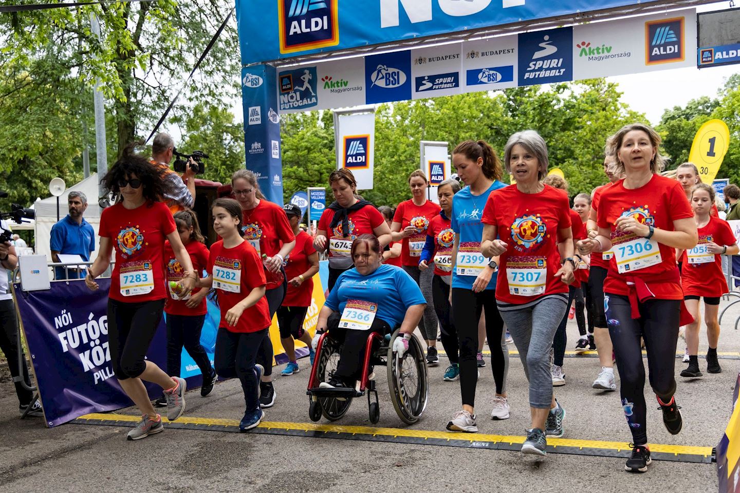 aldi womens running gala