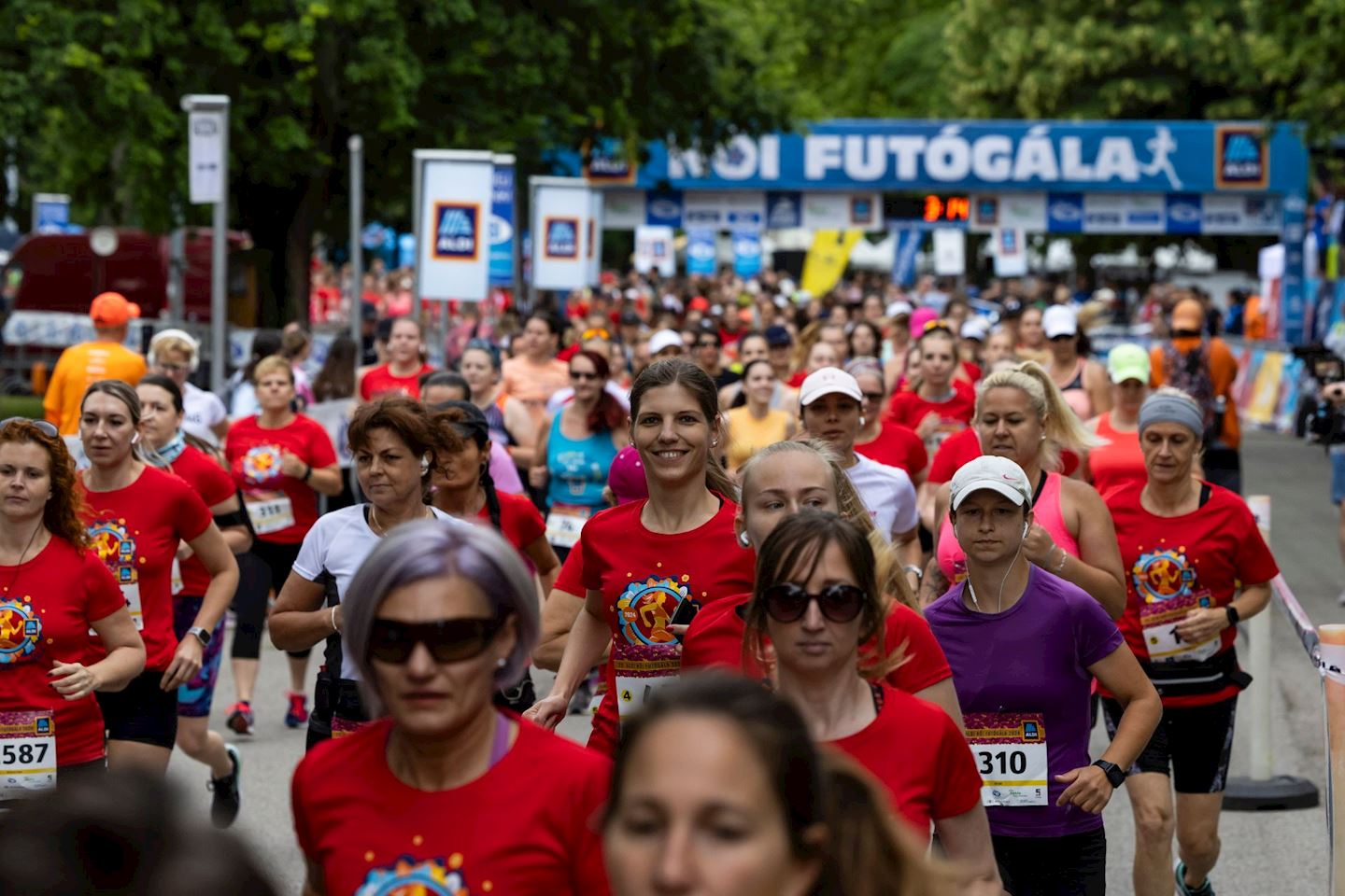 aldi womens running gala