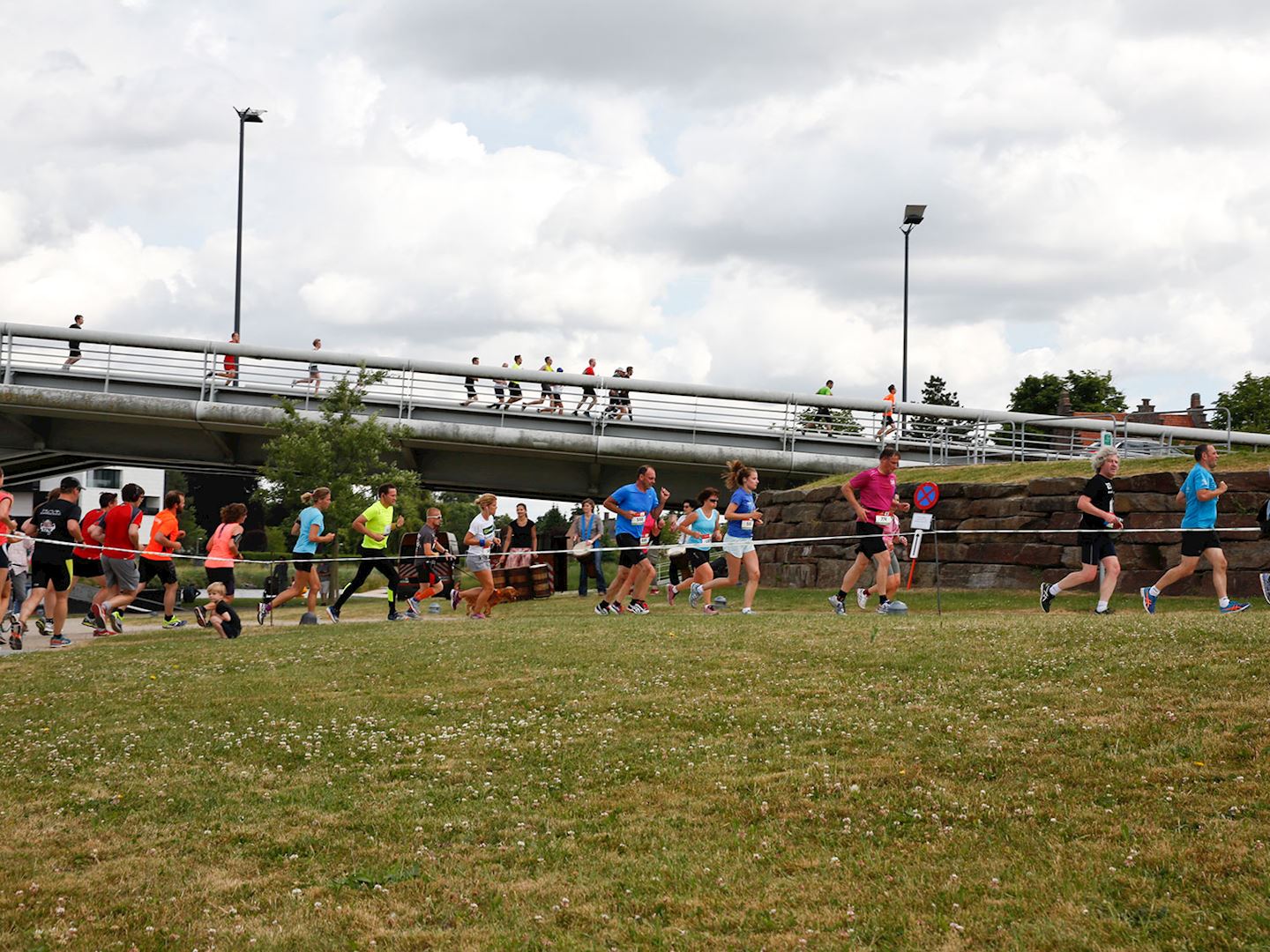 fintro kortrijk loopt voor think pink