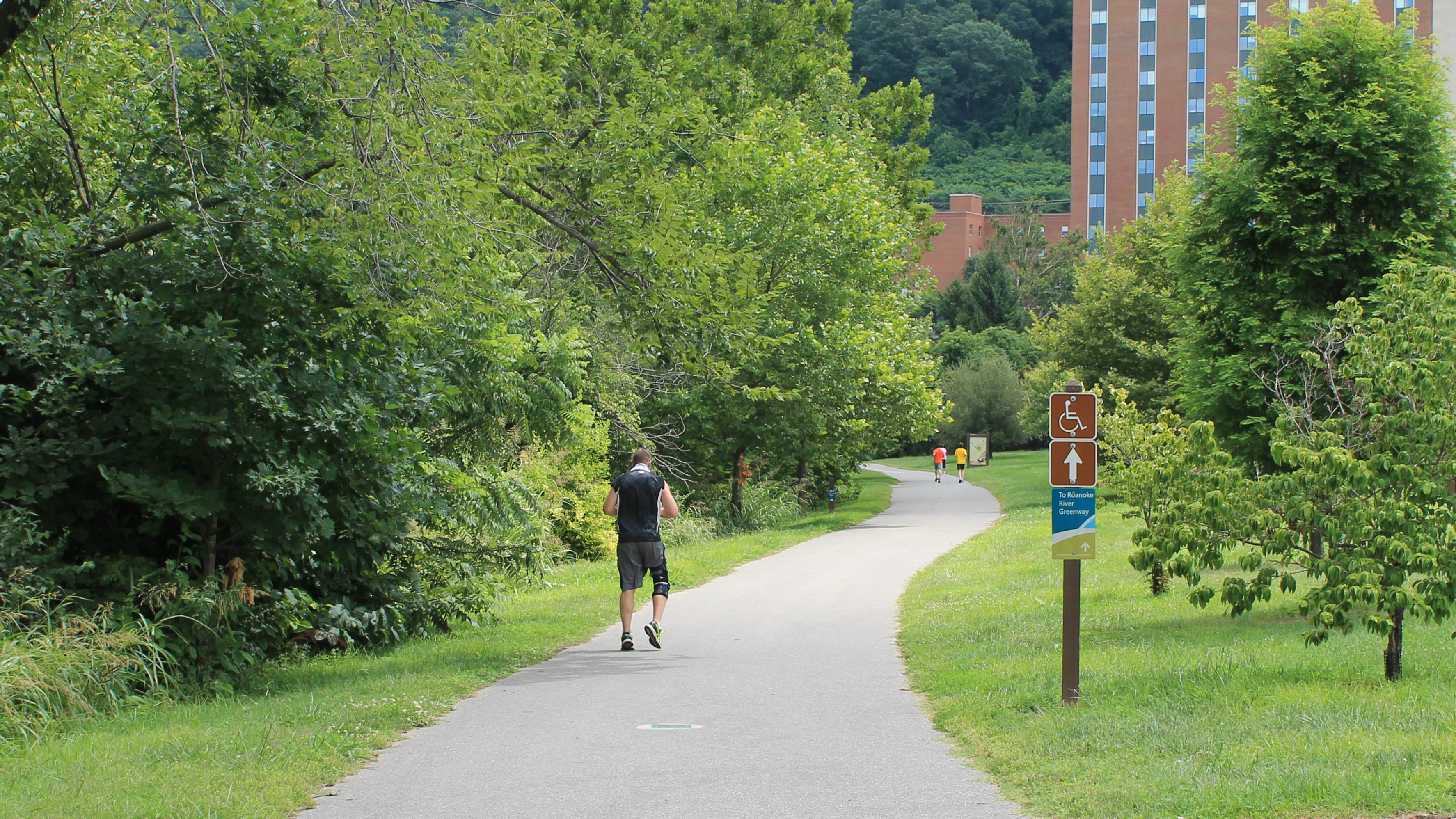 race 13 1 roanoke half marathon